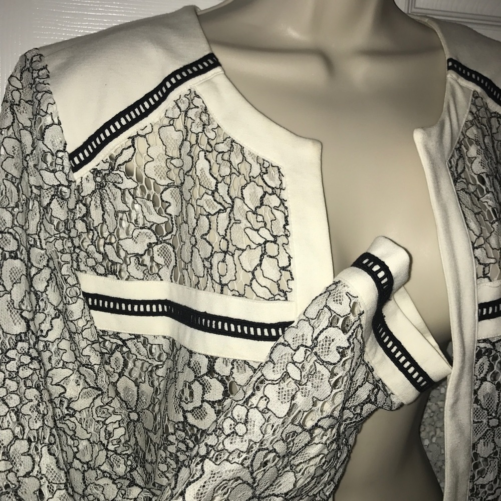 Chicos Sz 1 lace overlay spring jacket lightweight